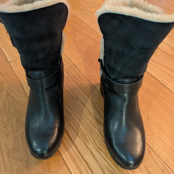 UGG Brea for Women - Black Boots with Cream Fur Cuff - Picture 3 of 5